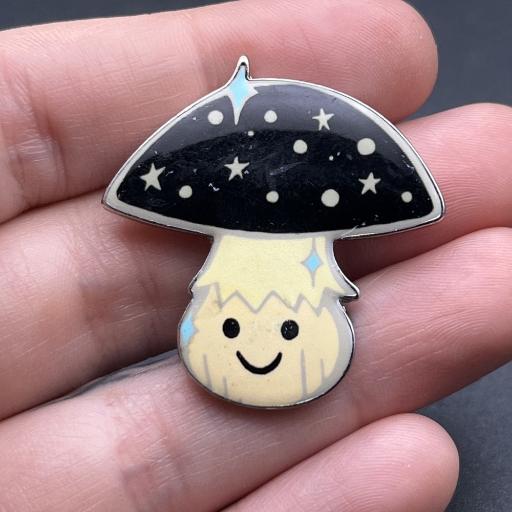 Cute Mushroom Smiling Cartoon Lapel Hat Pin‎